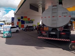 Preço da gasolina sofre leve queda em postos de combustíveis de Arapiraca