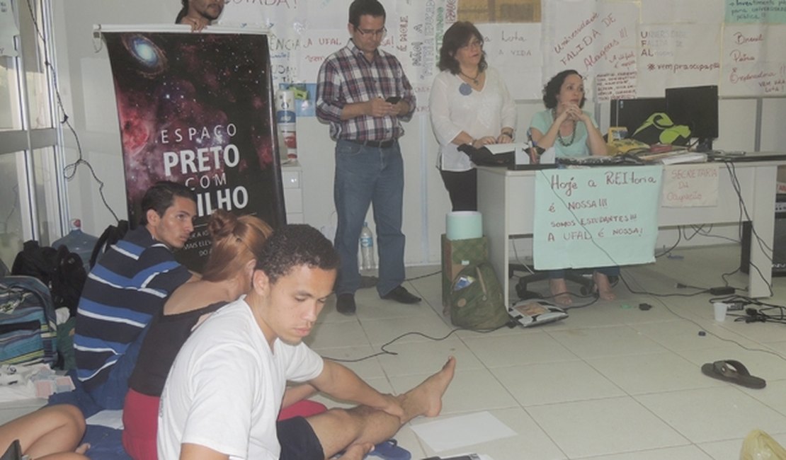 Estudantes da Ufal prometem desocupar Reitoria nesta quinta-feira