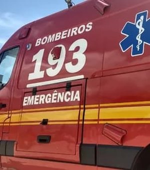 Homem de 61 anos fica ferido após acidente de trânsito entre moto e van