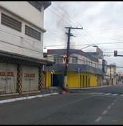 [Vídeo] Rede de energia elétrica pega fogo próximo de escola em Arapiraca