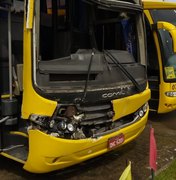 [Vídeo] Ônibus de turismo colidem em Matriz de Camaragibe