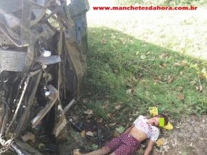 Van capota, cai de ponte e mata garoto em Traipu
