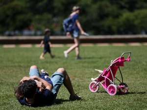 Duração de licença-paternidade reforça desigualdade na criação dos filhos