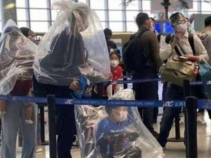 Desespero de contágio do coronavírus leva chineses a adotarem máscaras 'caseiras'