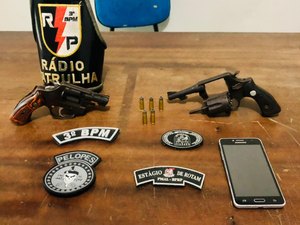 Dupla é presa por posse irregular de arma de fogo, em Feira Grande