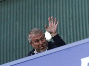 Dono do Chelsea, russo Abramovich tem bens congelados pelo governo britânico