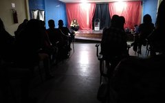 Espetáculo O Papelão é encenado no auditório da Casa da Cultura em Arapiraca