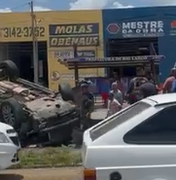 Carro capota na BR-104, em Rio Largo, nas proximidades do acesso ao aeroporto