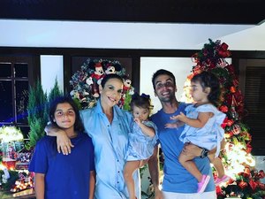 Ivete Sangalo celebra Natal com foto rara em família