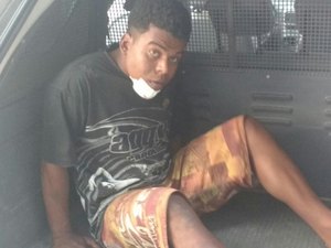 Drogado: jovem fica em fúria e tira a roupa após não ganhar preservativo