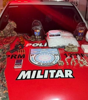 Dupla é presa após PM apreender 1 kg de cocaína e roupa camuflada em Maceió