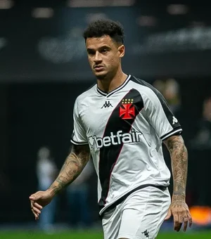 Coutinho reestreia de forma discreta pelo Vasco, mas deixa notável diferença de qualidade