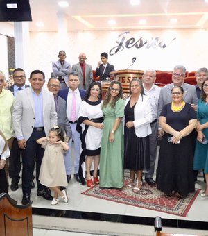 Tia Júlia, Júlio Cezar e secretários prestigiam culto em ação de graças aos 136 anos de Emancipação Política de Palmeira