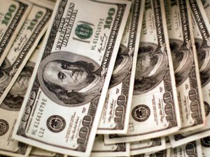 Dólar fecha a R$ 5,64 e acumula alta de 3,67% em outubro