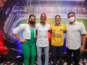 Cafu é homenageado e deixa marca no Hall da Fama do Rei Pelé