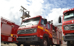 Incêndio atinge galpão de material reciclável e vegetação na AL-110, em Penedo