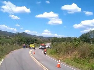 [Vídeo ]Acidente com caminhão deixa condutor de moto com perna decepada e passageiro com fratura exposta