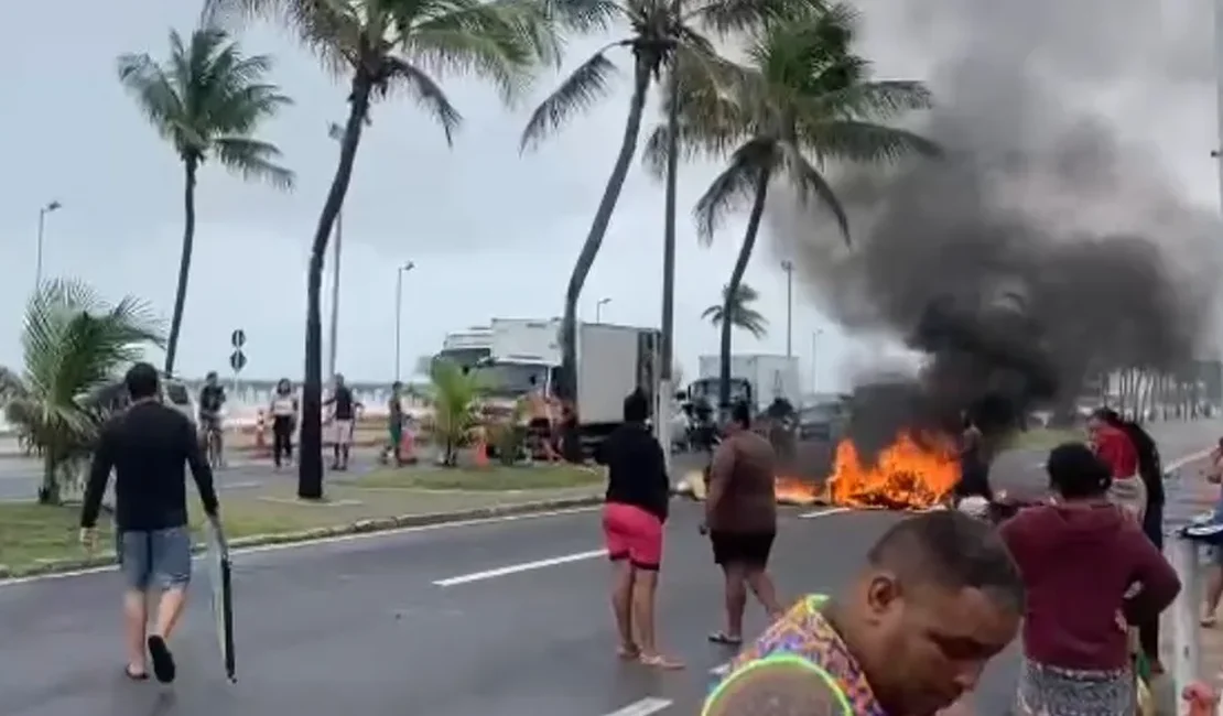 Após 48 horas sem energia, moradores bloqueiam Av. Assis Chateaubriand em protesto