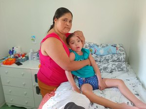 Por amor: mães que se dedicam aos cuidados da saúde dos filhos e recebem deles o mesmo carinho