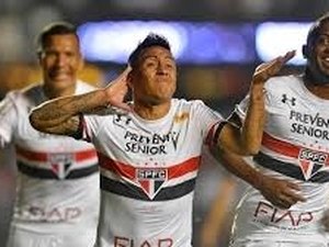 Flamengo fica longe do título e Corinthians é massacrado