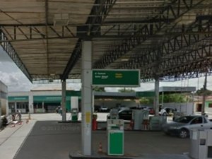 Criminosos assaltam posto de combustíveis e açougue no Agreste