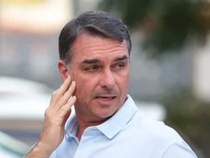 Flávio Bolsonaro assina pedido de impeachment de Toffoli