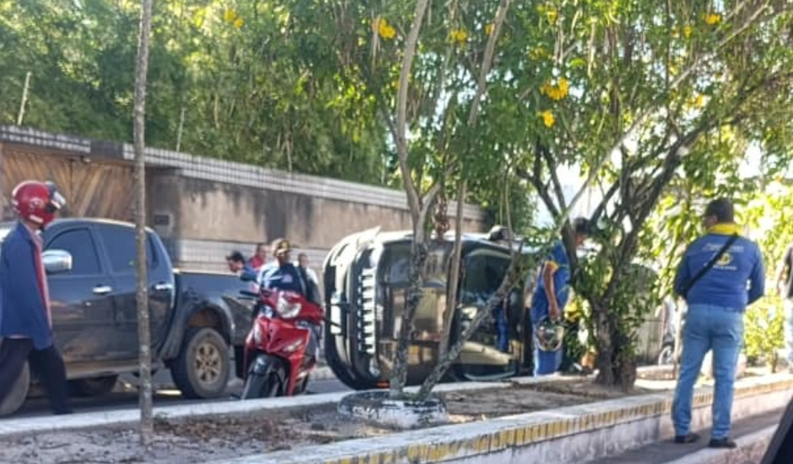 Motorista de Jeep que capotou em Arapiraca é preso por suspeita de embriaguez