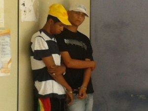 Jovens são presos com papelotes de maconha em Arapiraca