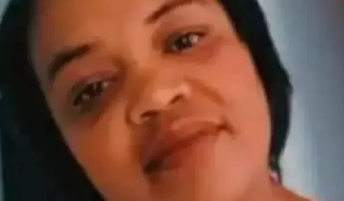 Homem é condenado a 33 anos por matar ex-companheira a facadas na frente do filho