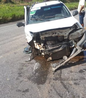[Vídeo] Colisão entre carros deixa feridos na BR 101 em São Sebastião