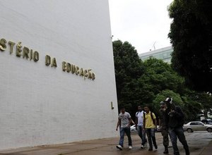 Especialistas pedem volta das diretrizes de 2012 do ensino médio
