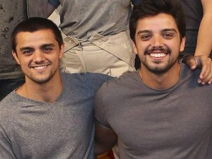 Felipe Simas realiza sonho e contracenará com o irmão pela primeira vez: 'Preparados'