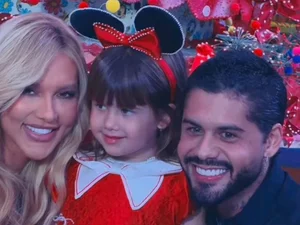 Virginia e Zé Felipe chegam juntos para festa da filha, Maria Alice