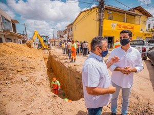 Em Maceió,  JHC vistoria obras que levarão saúde e qualidade de vida a população do Village Campestre