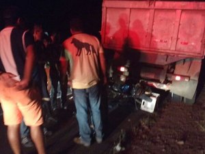 Motociclista em uma cinquentinha sem farol e placa se acidenta na AL-220, no Agreste