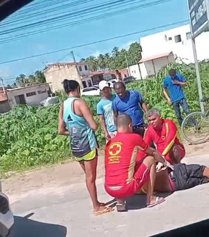 Ciclista escora bicicleta em carro, cai e é atropelado no município de Maragogi