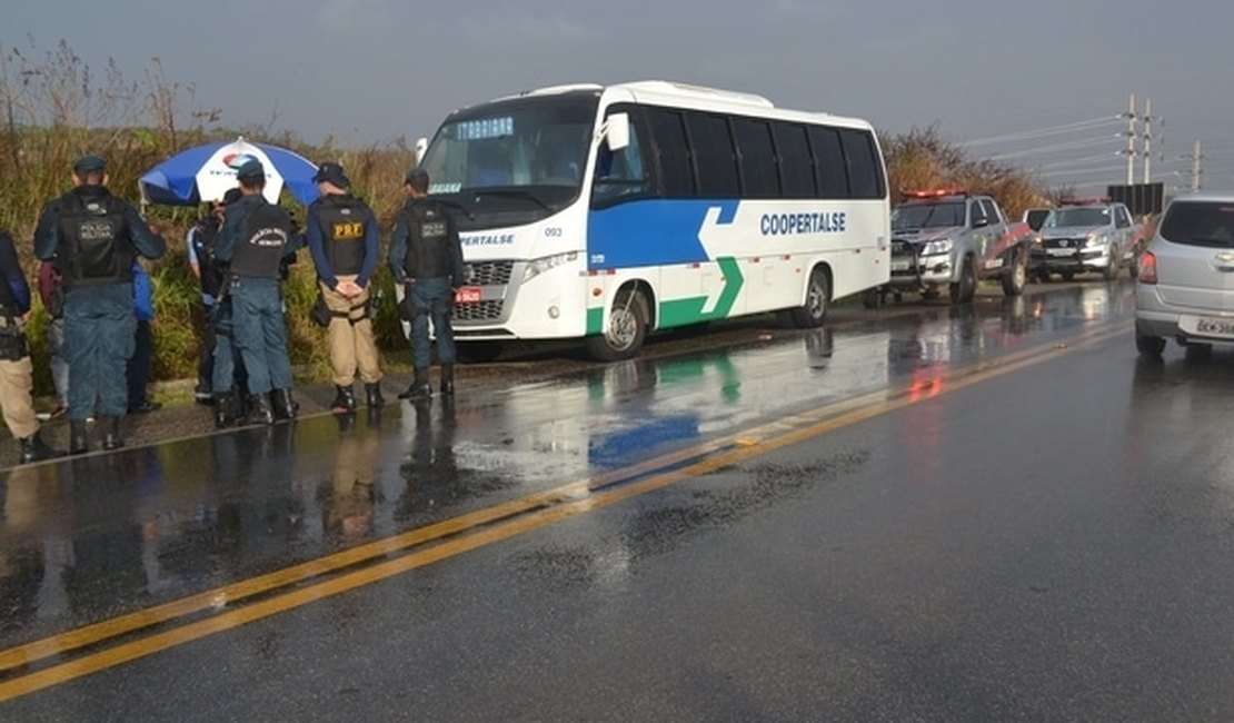 Passageiro mata 2 suspeitos de assalto na BR-235