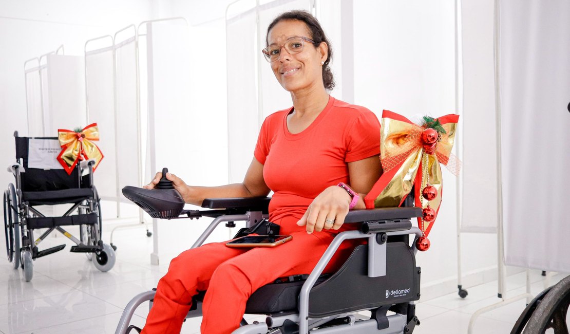 Palmeira faz entrega inédita de cadeiras de rodas para pacientes do Credefipi