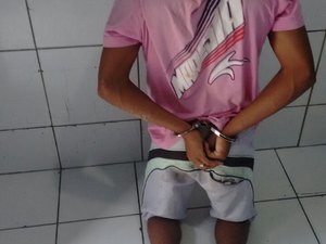 Homem é preso após agredir a própria esposa e jogar filho de um ano no chão 