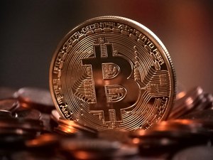 Navegando na nova era: o impacto das criptomoedas no investimento moderno