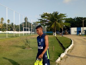 Pio é regularizado e fica à disposição do técnico Marcelo Cabo para estrear pelo CSA