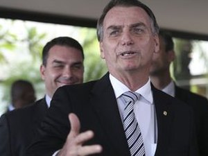 Bolsonaro embarca em voo de carreira para entregar taça ao Palmeiras em SP