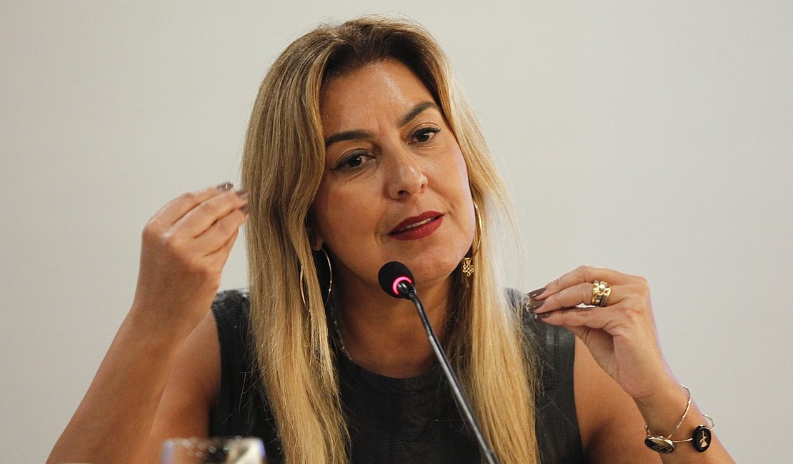 Governador concede título de Cidadã Honorária à juíza Renata Gil de Alcântara