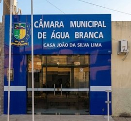 Prefeitura e Câmara preferem não responder a população sobre doação de terreno em Água Branca