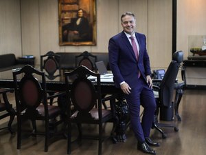 Ministro do Transporte, Renan Filho, promete volta de obras paralisadas