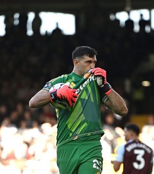 Bola de Ouro 2024: Dibu Martínez vence o Troféu Yashin de melhor goleiro do mundo