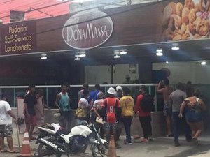 Homem invade padaria e faz funcionária de refém na Pajuçara
