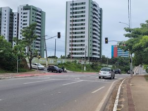 Novo semáforo na Avenida Márcio Canuto começa a funcionar no domingo (13)