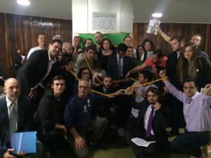 Arapiraquense acampa em Brasília pelo impeachment