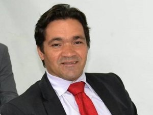 Polícia Civil investiga se vereador que teve carro atingido por tiros foi vítima de atentado